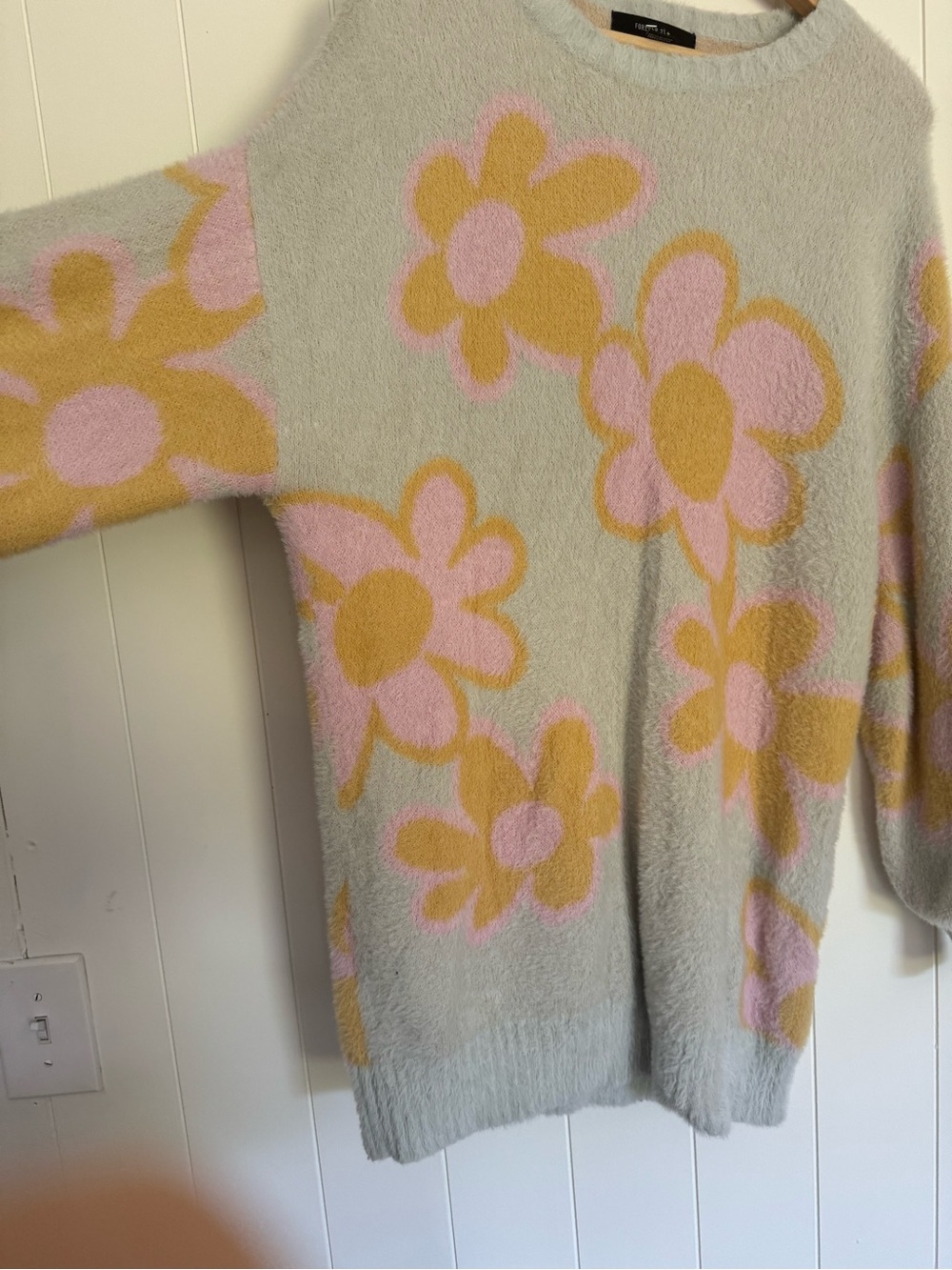 Forever21 plus size 0x Floral sweater. Softest material